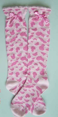 提花女長(zhǎng)統(tǒng)襪 諸暨力霸針紡織品的時(shí)尚與品質(zhì)